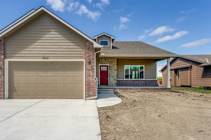 1812 E Highridge St, Park City, KS 67219