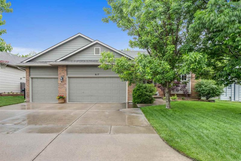 617 N Worthington Pl, Andover, KS 67002