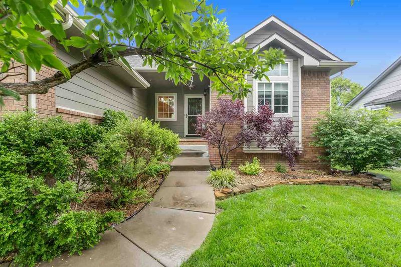617 N Worthington Pl, Andover, KS 67002