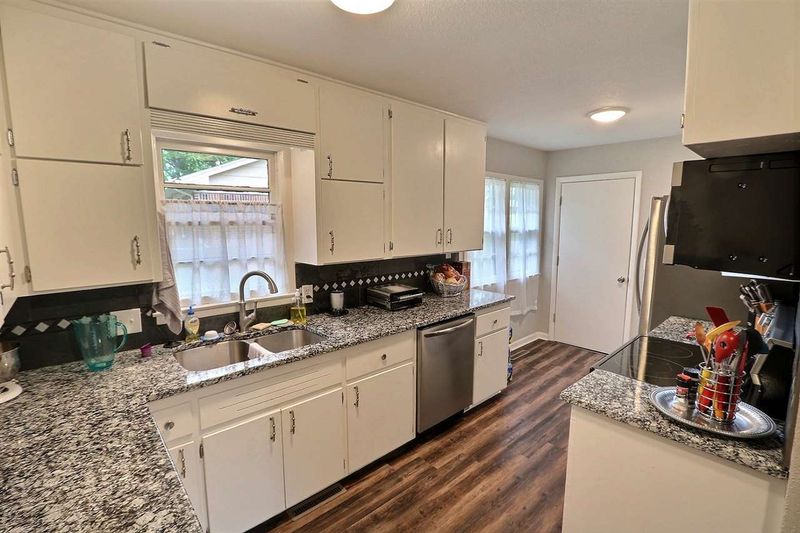 907 Charles Ave, Mulvane, KS 67110