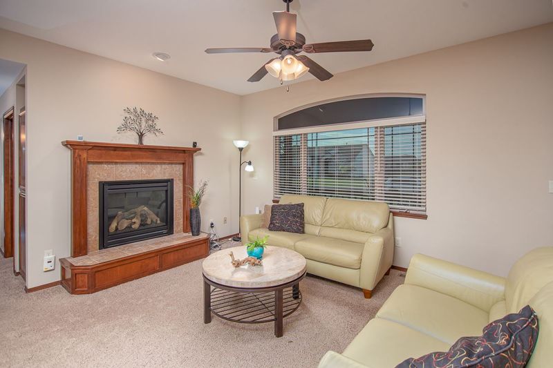 1125 E Thorn Apple, Derby, KS 67037