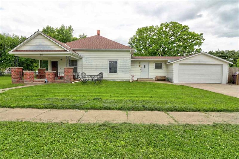 310 N 5th St, Canton, KS 67428