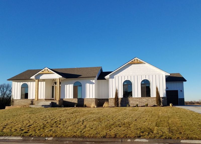 830 E Opal Ct, Mulvane, KS 67110