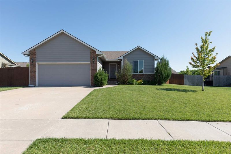 807 E Winding Lane St, Derby, KS 67037