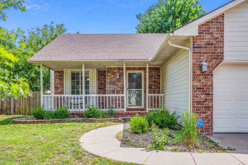 233 W Tall Tree Rd, Derby, KS 67037