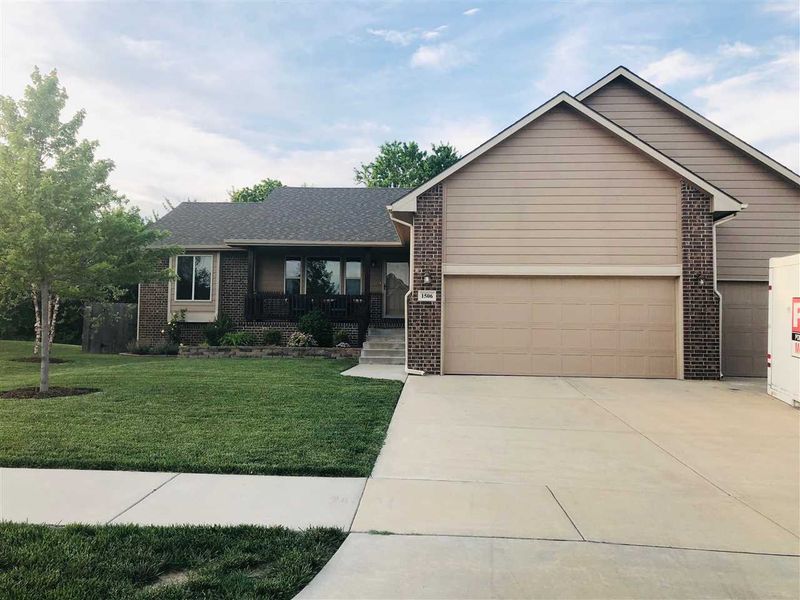 1506 E Splitwood Way St, Derby, KS 67037