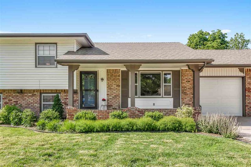 611 E 4th St, Goddard, KS 67052