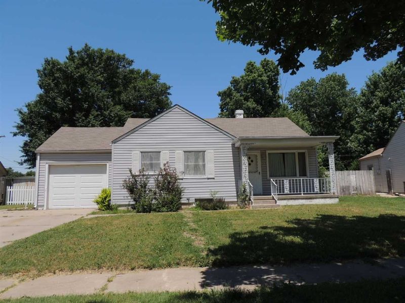 2518 E Sennett St, Wichita, KS 67211