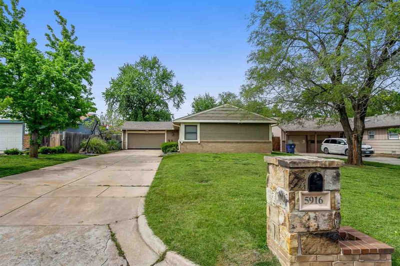 5916 E Flagstaff, Bel Aire, KS 67220