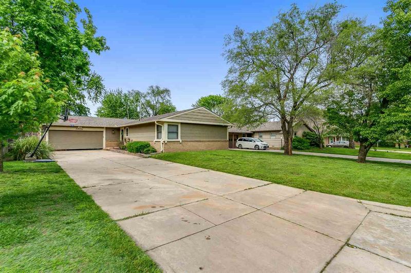 5916 E Flagstaff, Bel Aire, KS 67220