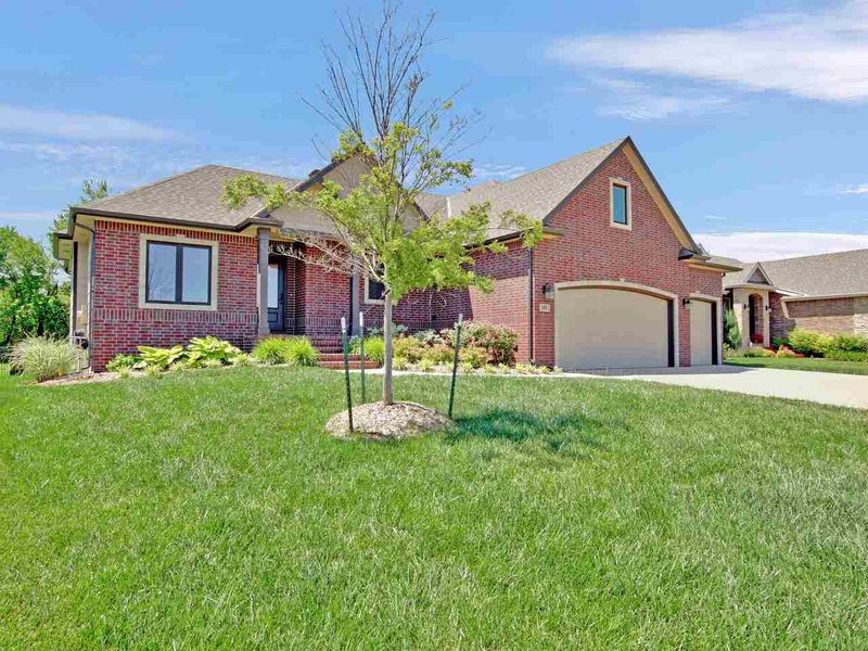 5913 E Wildfire St, Bel Aire, KS 67220