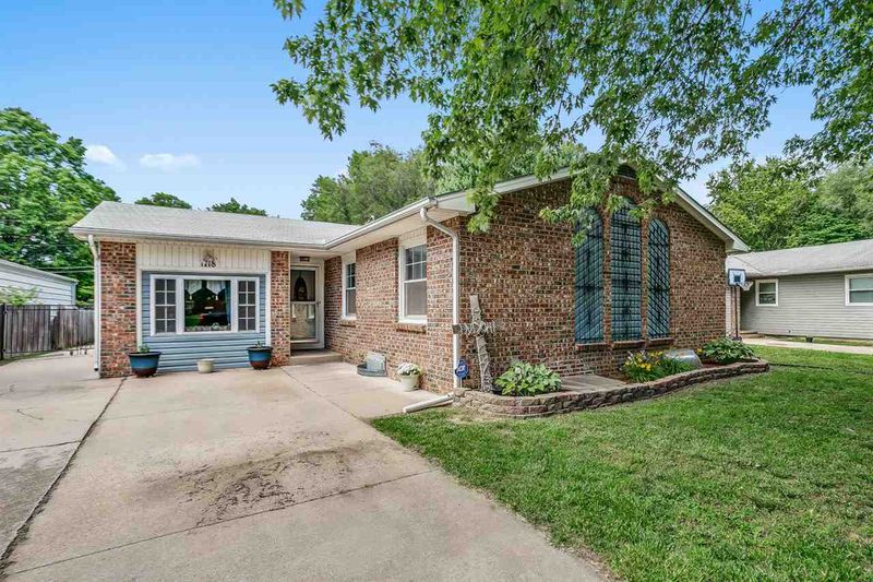 1718 E Charleston Dr, Park City, KS 67219