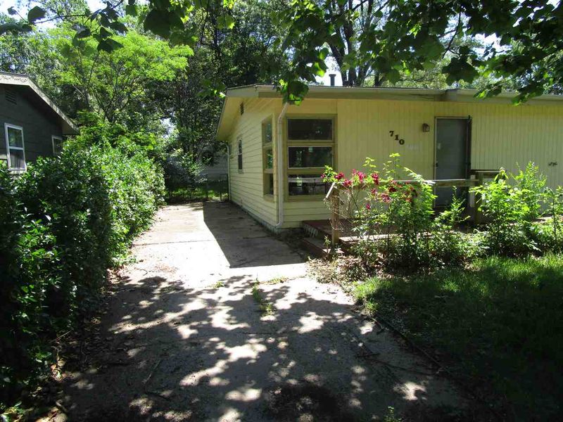 710 S 4th Ave, Mulvane, KS 67110
