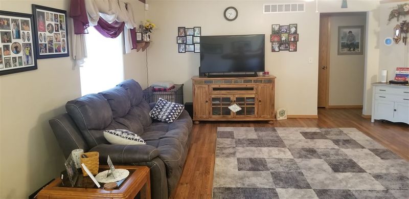 413 E Hickory St, Mulvane, KS 67110