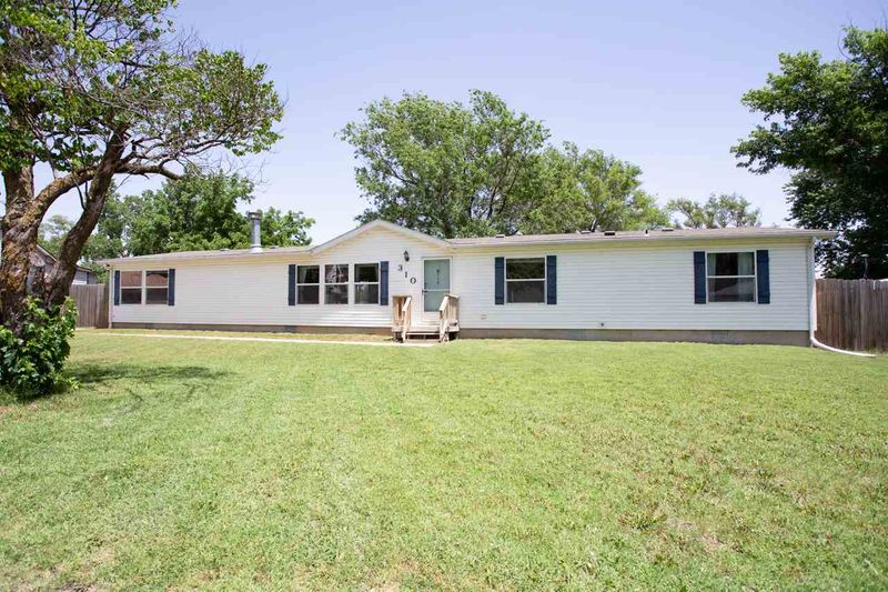 310 Fairview Ave, Newton, KS 67114