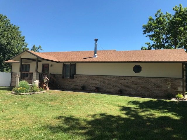 720 E 2nd St, Newton, KS 67114