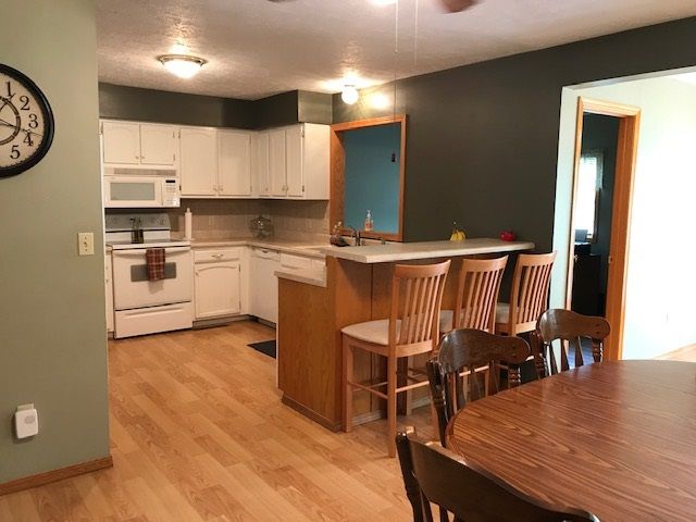 720 E 2nd St, Newton, KS 67114