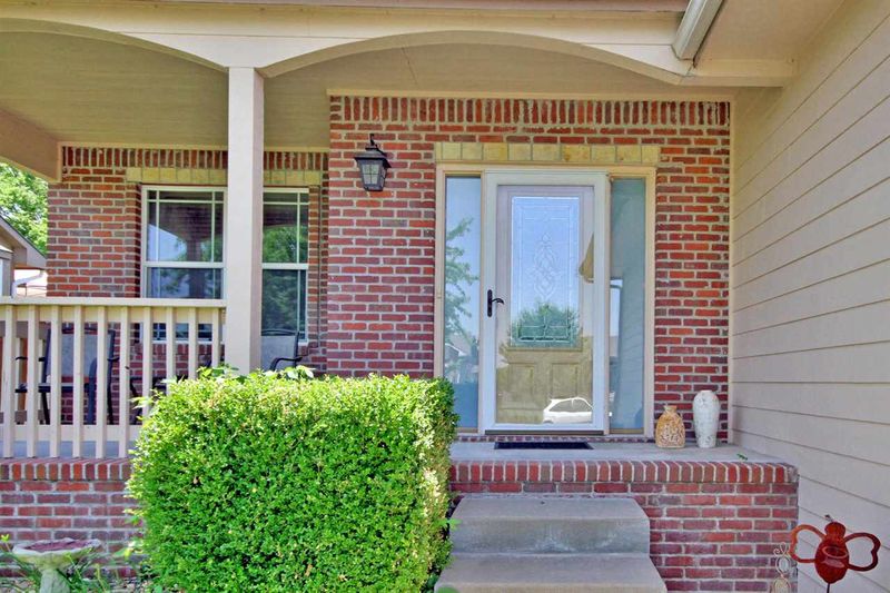 611 E Hedgewood Ct, Andover, KS 67002