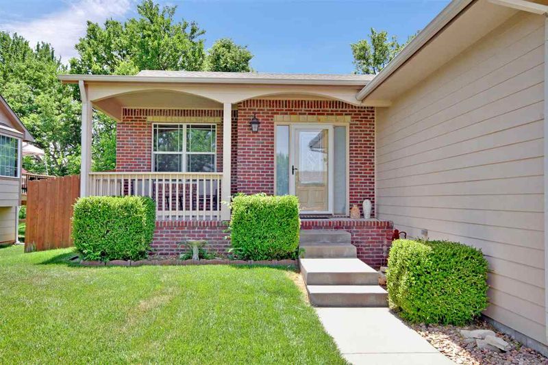 611 E Hedgewood Ct, Andover, KS 67002
