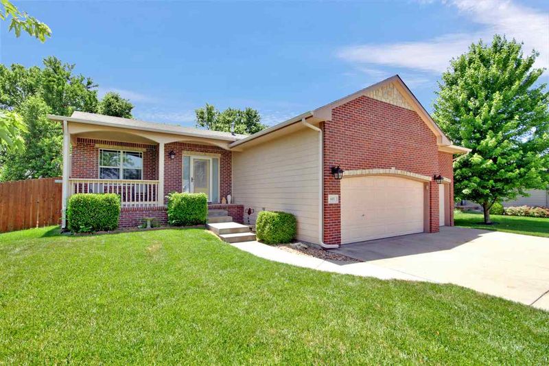 611 E Hedgewood Ct, Andover, KS 67002