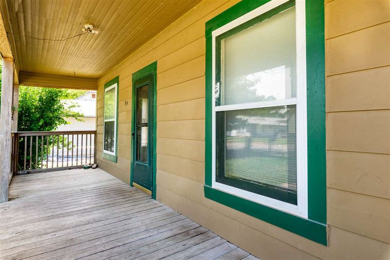 914 E 7th St, Wellington, KS 67152