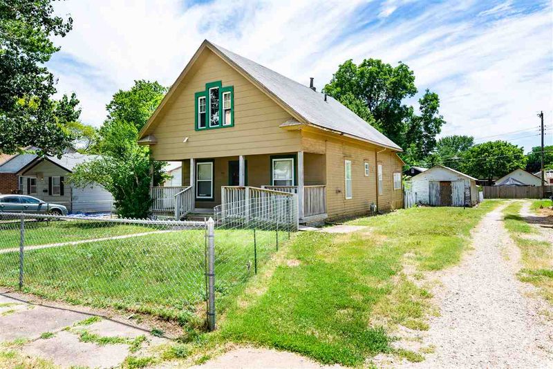 914 E 7th St, Wellington, KS 67152