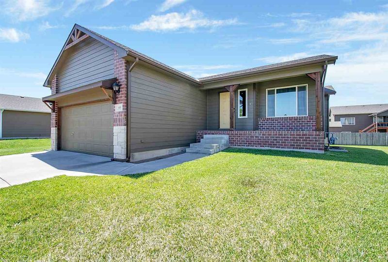 305 W Willow Ct, Goddard, KS 67052