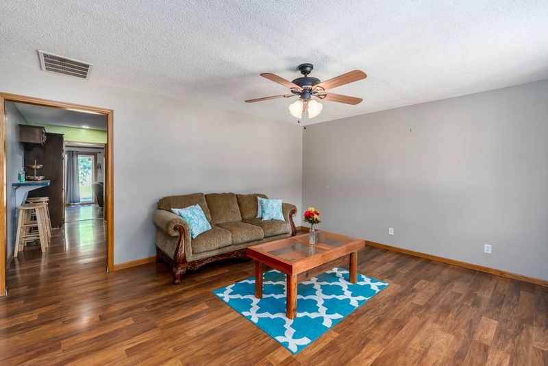 445 S Maple Ln, Wichita, KS 67209