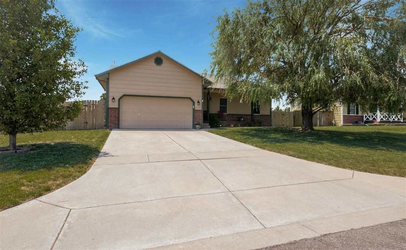 203 W Winterset Cir, Goddard, KS 67052