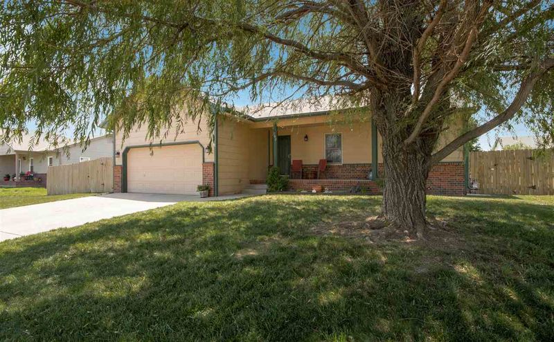 203 W Winterset Cir, Goddard, KS 67052