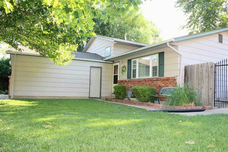 948 S Ash St, Newton, KS 67114
