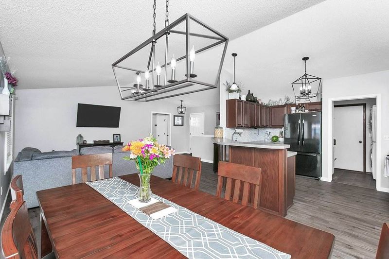 852 E Winding Lane St, Derby, KS 67037