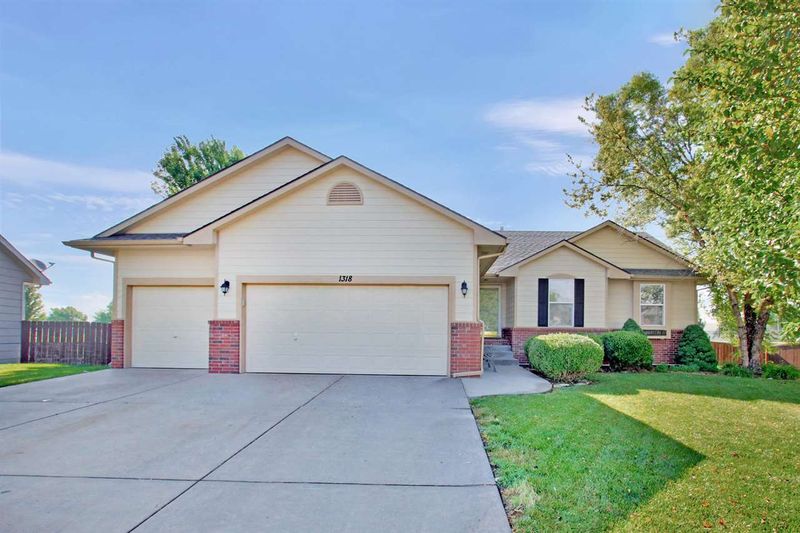 1318 N Robin Ct, Andover, KS 67002