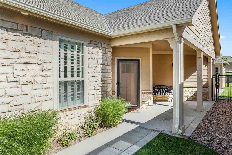 1020 E Cross Creek Pl, Derby, KS 67037