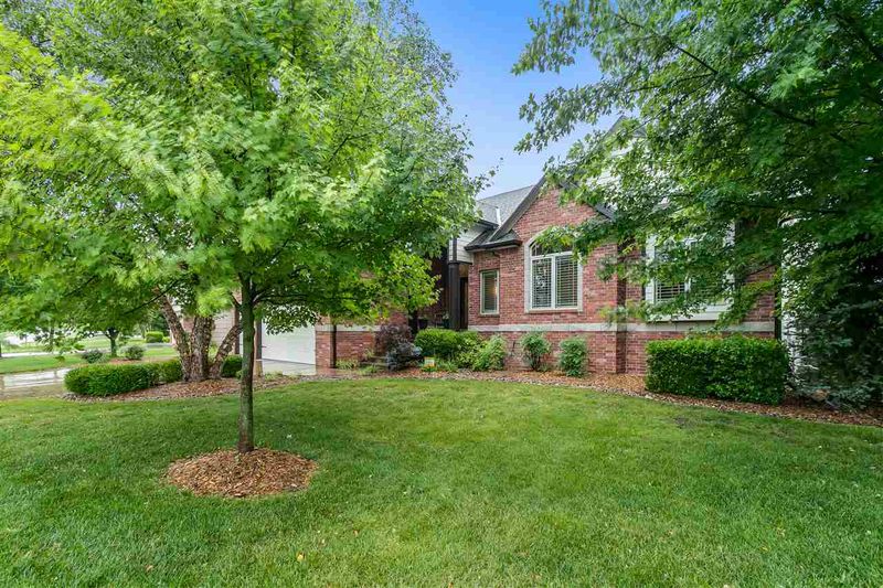 833 E Woodstone Dr, Andover, KS 67002