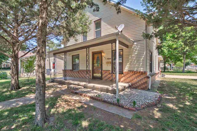 302 SW 2nd St, Newton, KS 67114