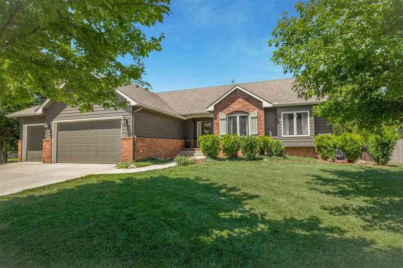 121 W Harmony Cir, Rose Hill, KS 67133