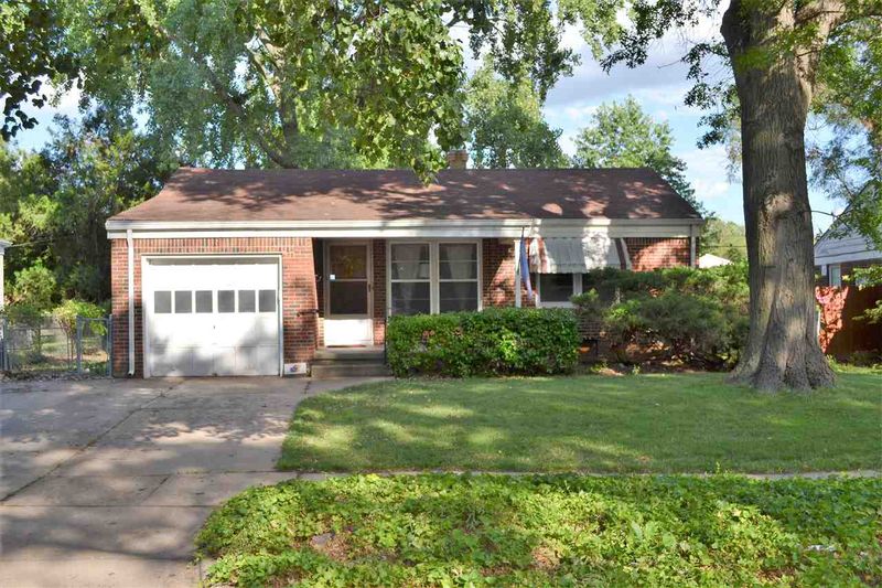 2118 S Pinecrest St, Wichita, KS 67218