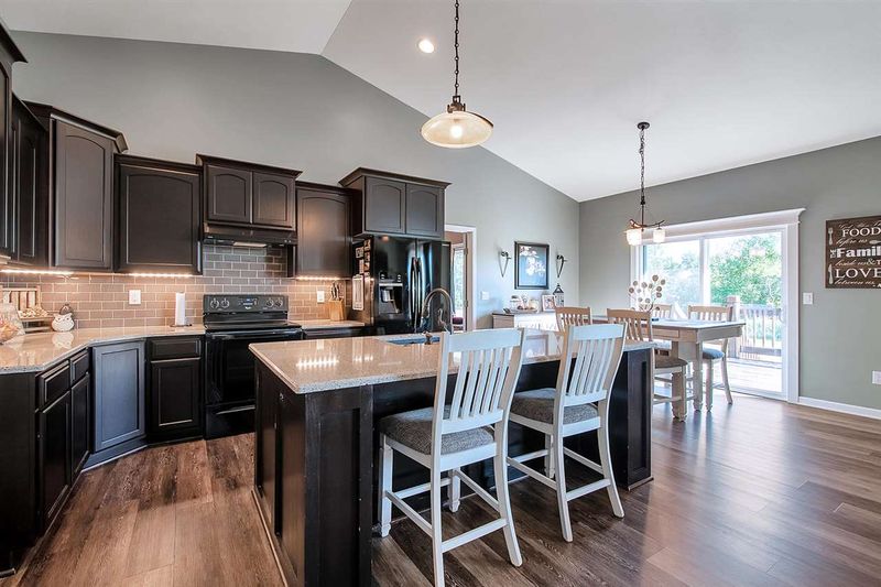 1512 E Splitwood Way St, Derby, KS 67037