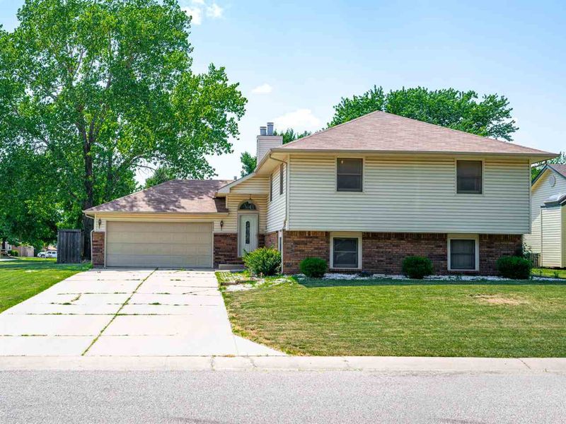 2213 N Forest Park St, Derby, KS 67037