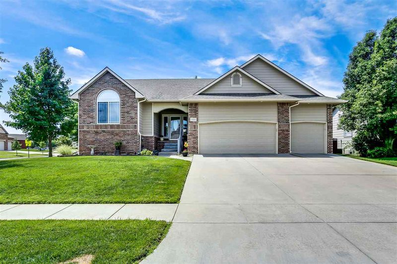 1321 E Rushwood Dr, Derby, KS 67037