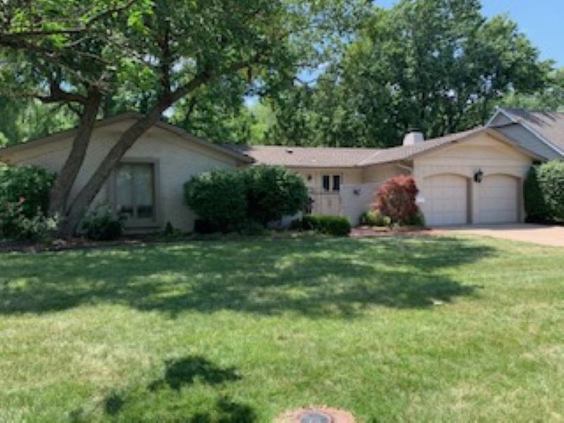201 N Burr Oak Rd, Wichita, KS 67206
