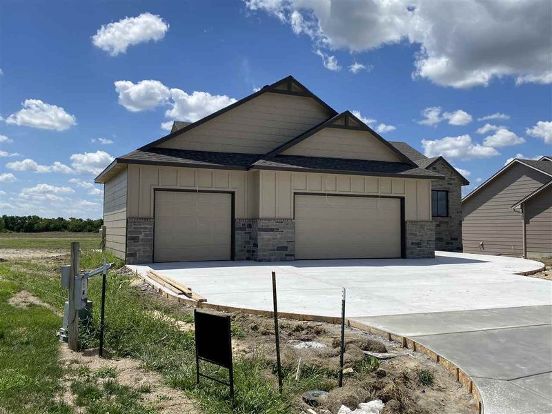 5825 E Wildfire St, Bel Aire, KS 67220