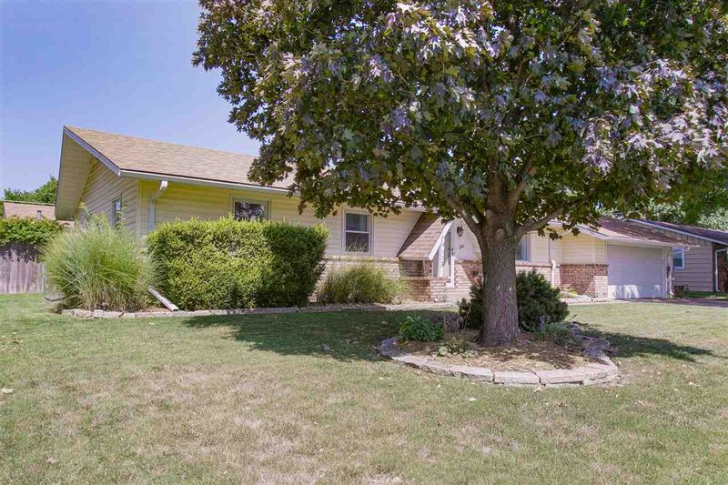 113 S 1st St, Colwich, KS 67030