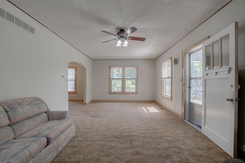 312 N Walnut, Newton, KS 67114