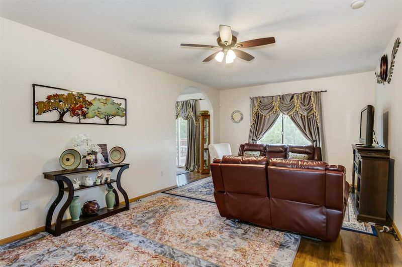 1019 E Stone Path St, Derby, KS 67037