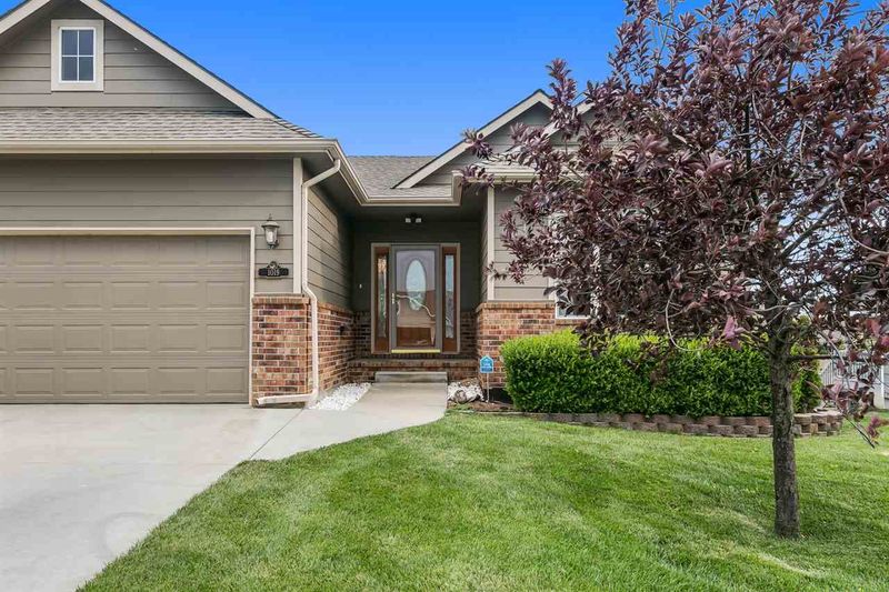 1019 E Stone Path St, Derby, KS 67037