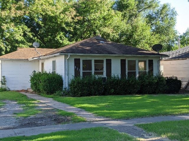 623 SE 2nd St, Newton, KS 67114