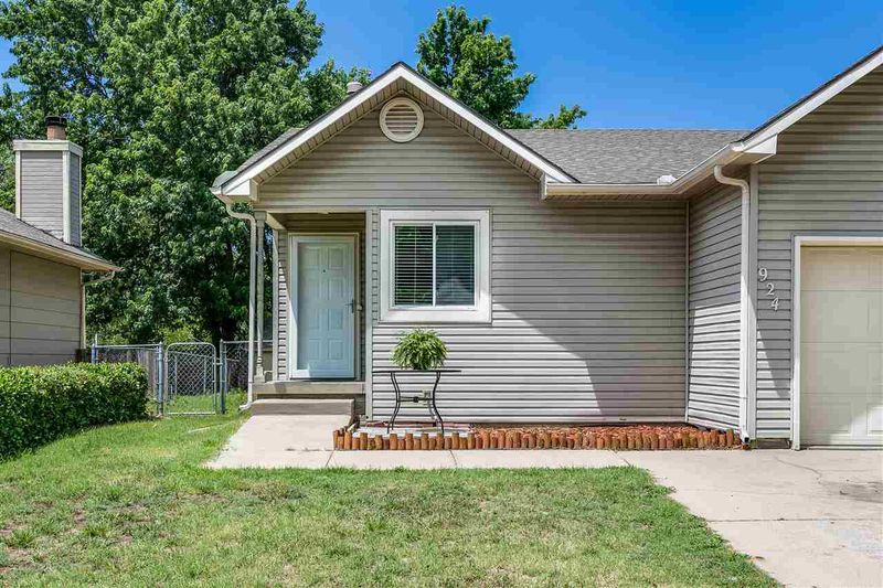 924 E Mona, Wichita, KS 67216