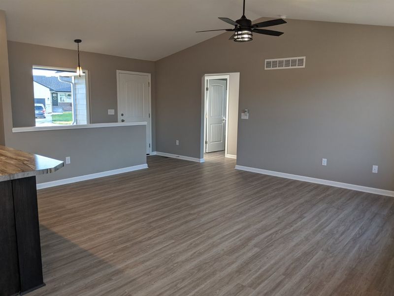 2204 E Summerwood St, Goddard, KS 67052